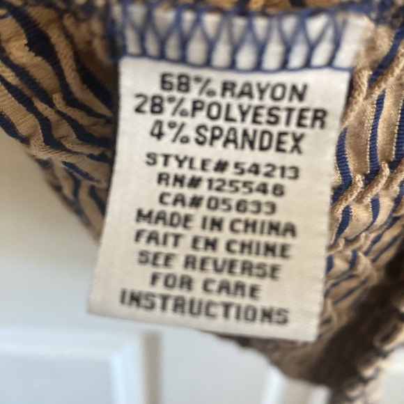 Habitat women’s size M blue and tan print slip on blouse top - Picture 5 of 5